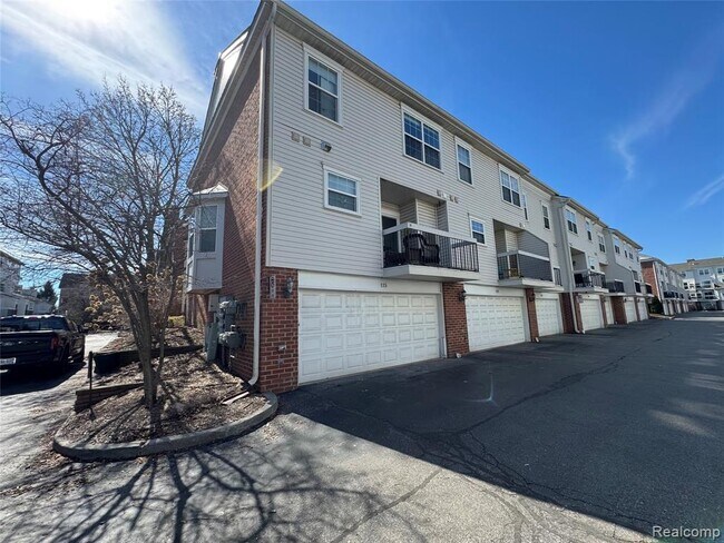 Building Photo - 115 Georgetown Square N