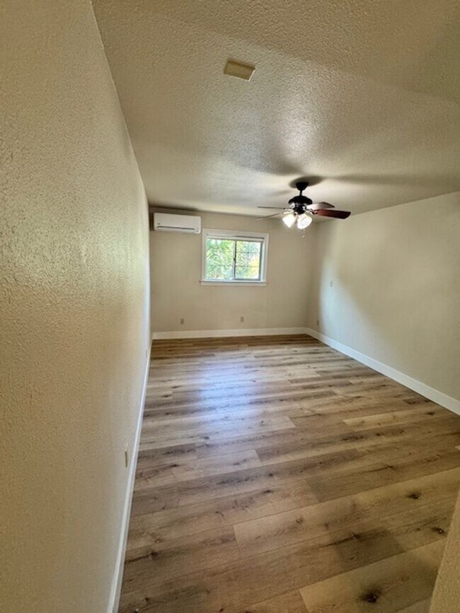 Building Photo - This Anderson Home is a Must See! Amazing Views of Lassen!