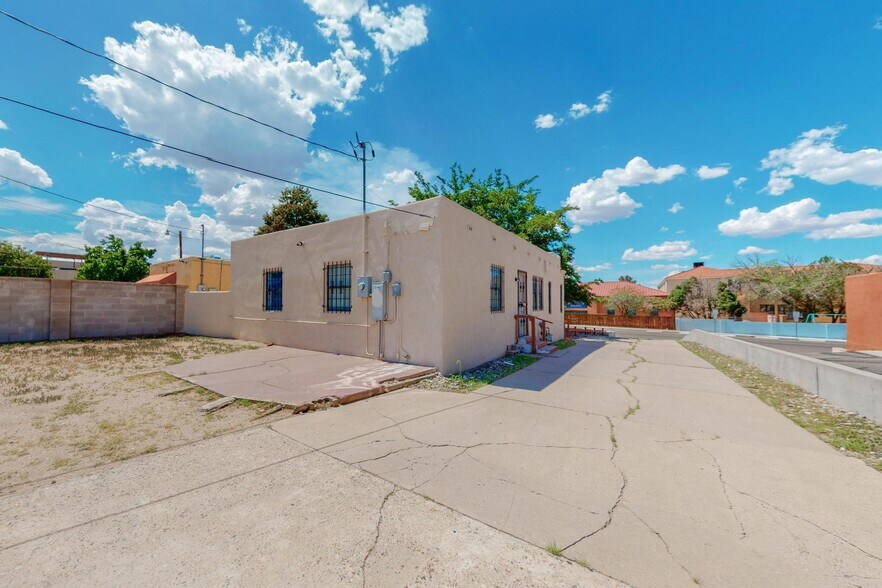 Building Photo - 3106 Monte Vista Blvd NE