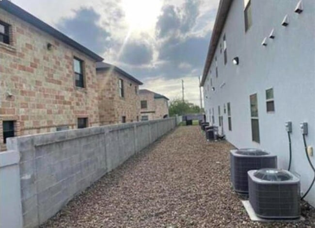 Building Photo - 7608 Rocio Dr