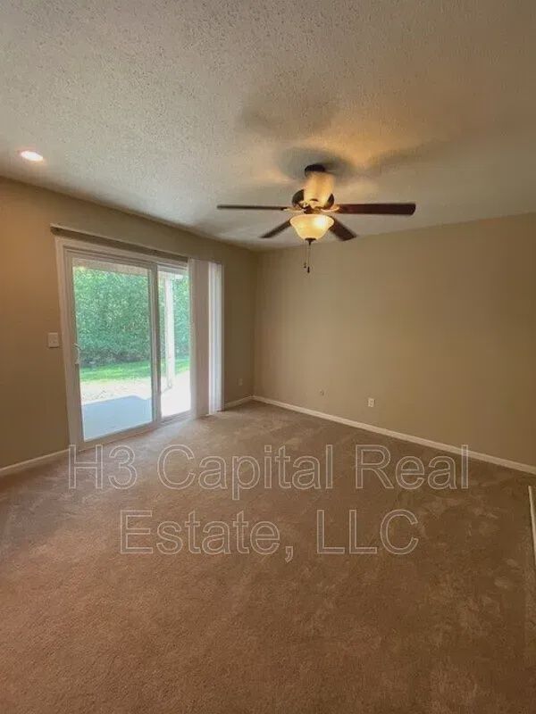 Building Photo - 112 Sunnyside St