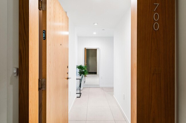 Building Photo - 401 N Birch Rd