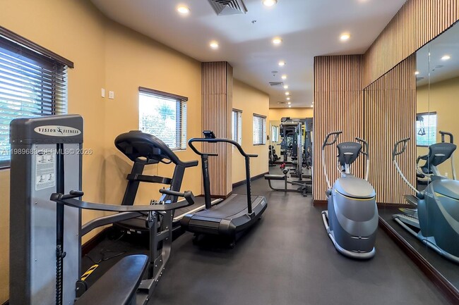 Building Photo - 16275 Collins Ave