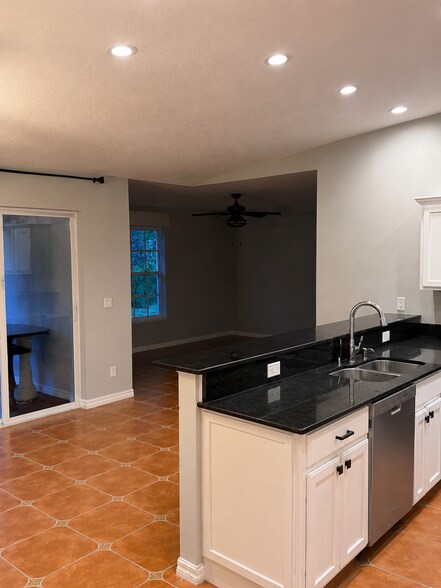 Building Photo - 6520 Las Palmas Way