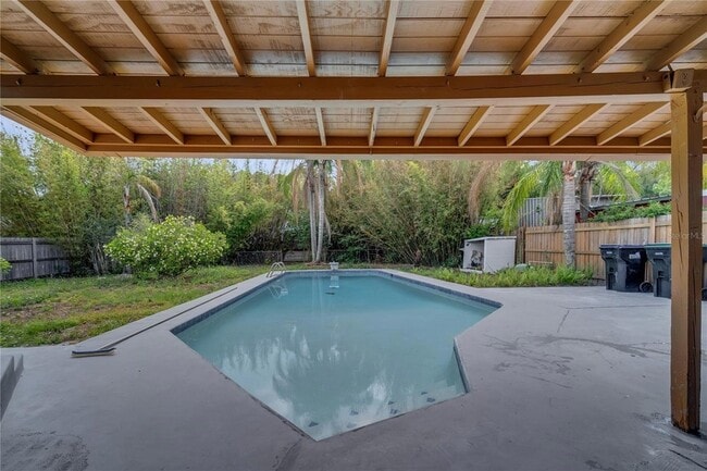 Building Photo - 2303 Bonneville Dr