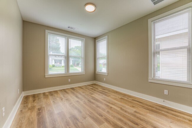Building Photo - Newer construction home within walking dis...