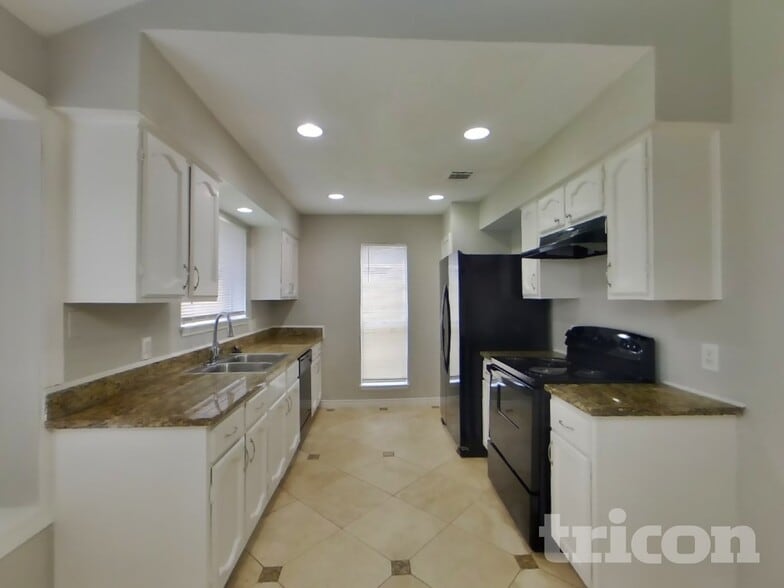 Building Photo - 22510 Braken Carter Ln