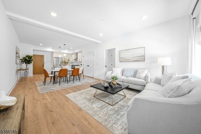 Building Photo - 20 Encampment Court