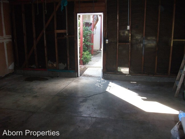 Building Photo - 3 br, 1.5 bath House - 2210 Amberwood Lane
