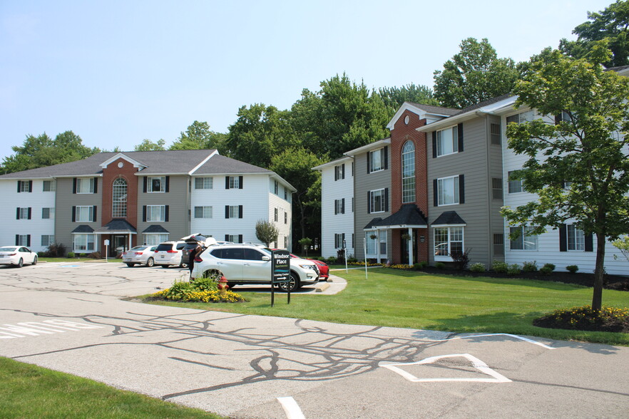 Building Photo - Windsor Place