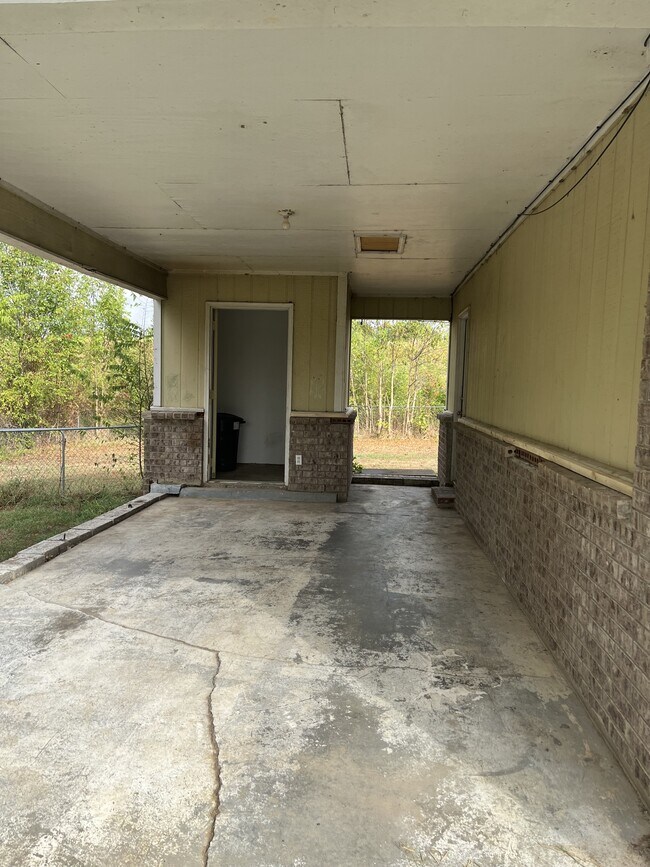 Building Photo - 15682 Todd Ln
