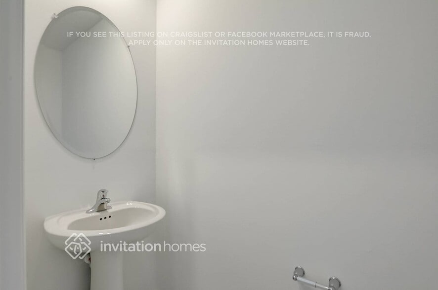 Building Photo - 2035 E Landings Wy