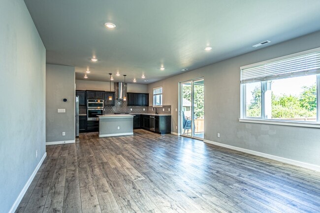 Building Photo - Spacious 4 bed home in Cascade Vista Commu...