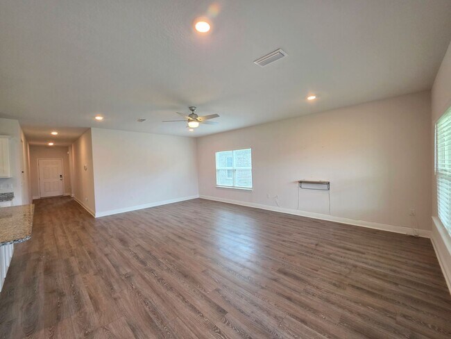 Building Photo - 7757 Burnside Lp