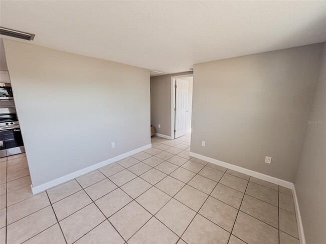 Building Photo - 818 Bayview Dr