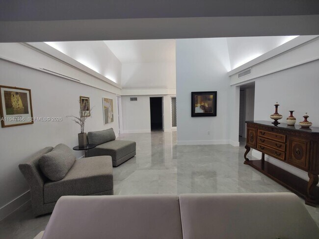 Building Photo - 5109 Banyan Ln