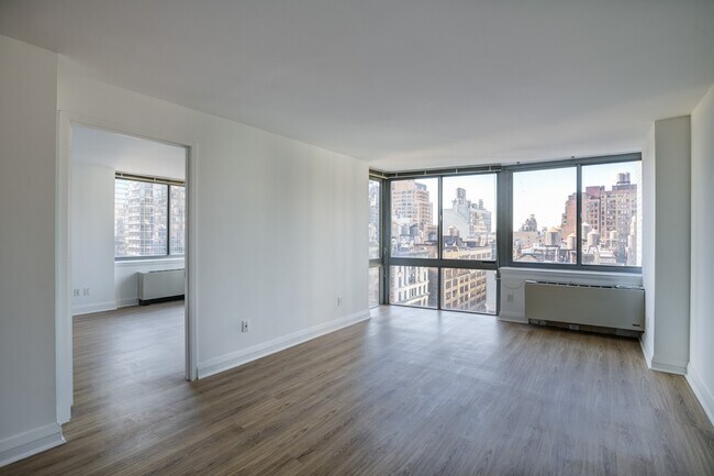 Interior Photo - 800 Sixth