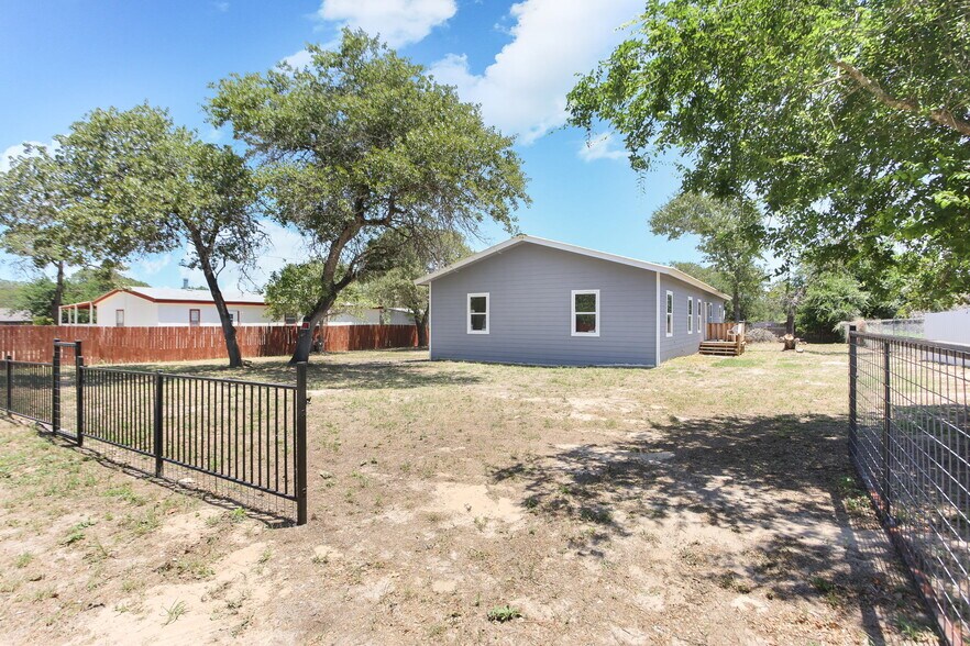 Building Photo - 22806 Shady Forest Dr