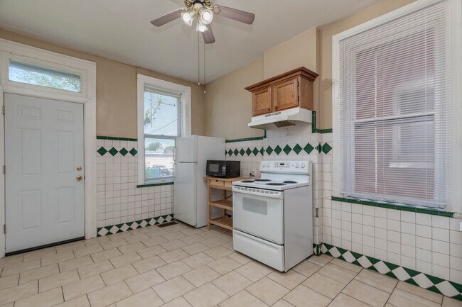 Building Photo - 5875 Washington Blvd