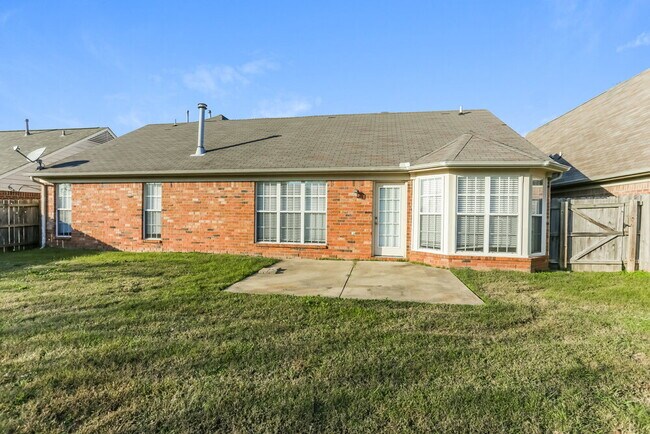 Building Photo - 2571 Hunters Pointe Dr