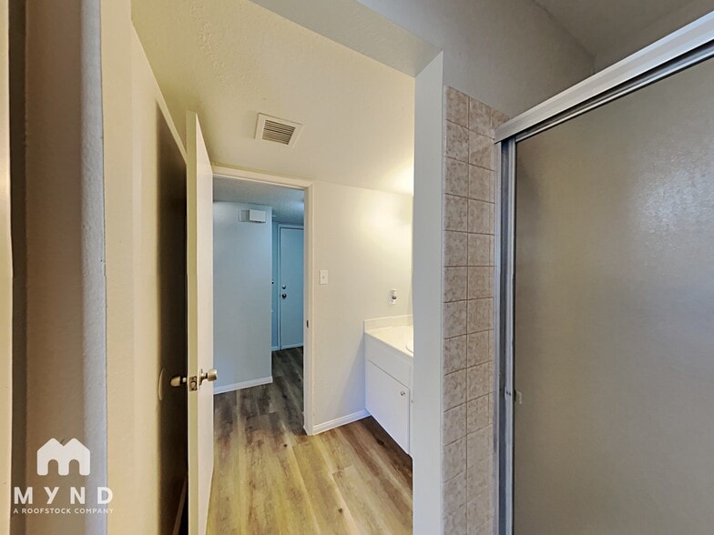 Building Photo - 5640 Neosho St