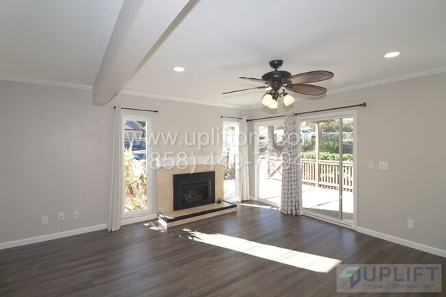 Building Photo - 3 Bedroom 2.5 Townhome A MUST SEE!!