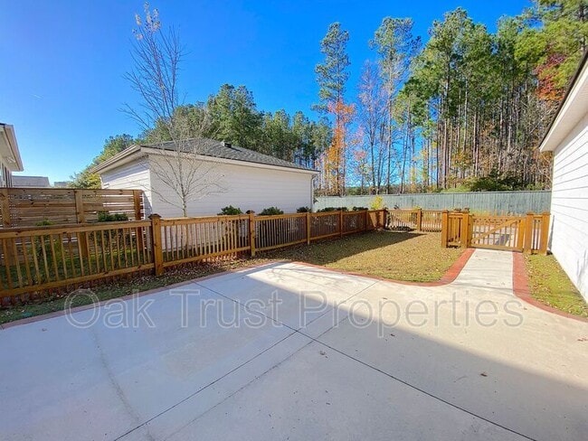 Building Photo - 225 Scholar Way