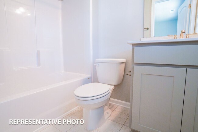 Building Photo - 2 Bedroom, 2.5 Bath Townhome in Clayton, NC