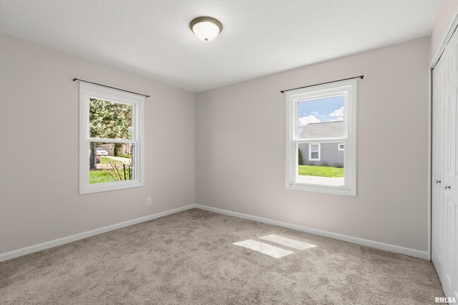 Building Photo - 5209 N Glen Elm Dr