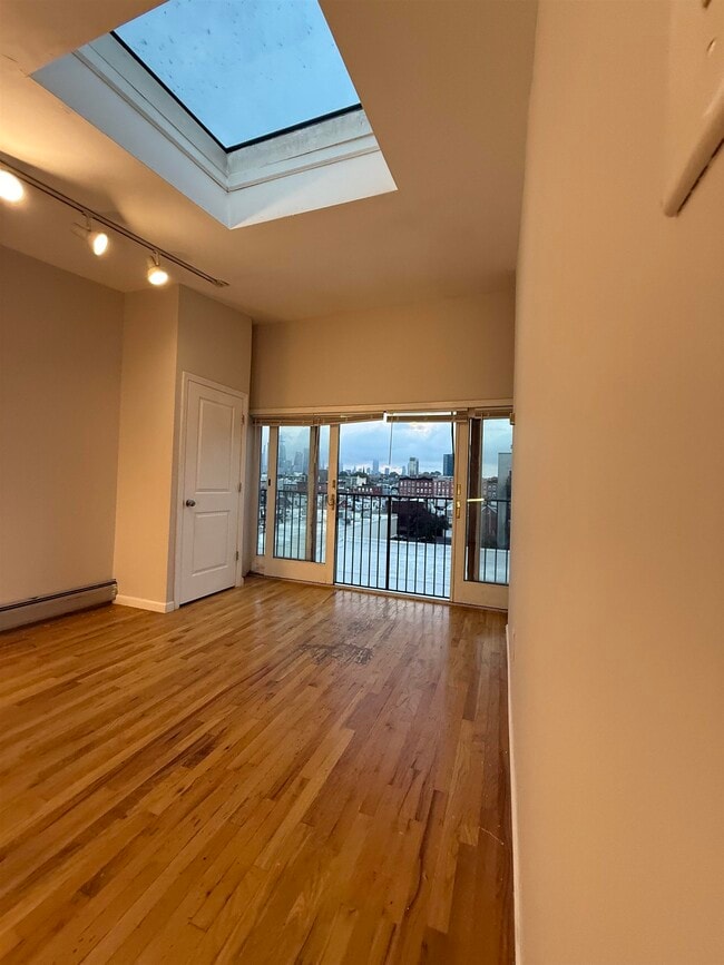 Building Photo - 614 GRAND St