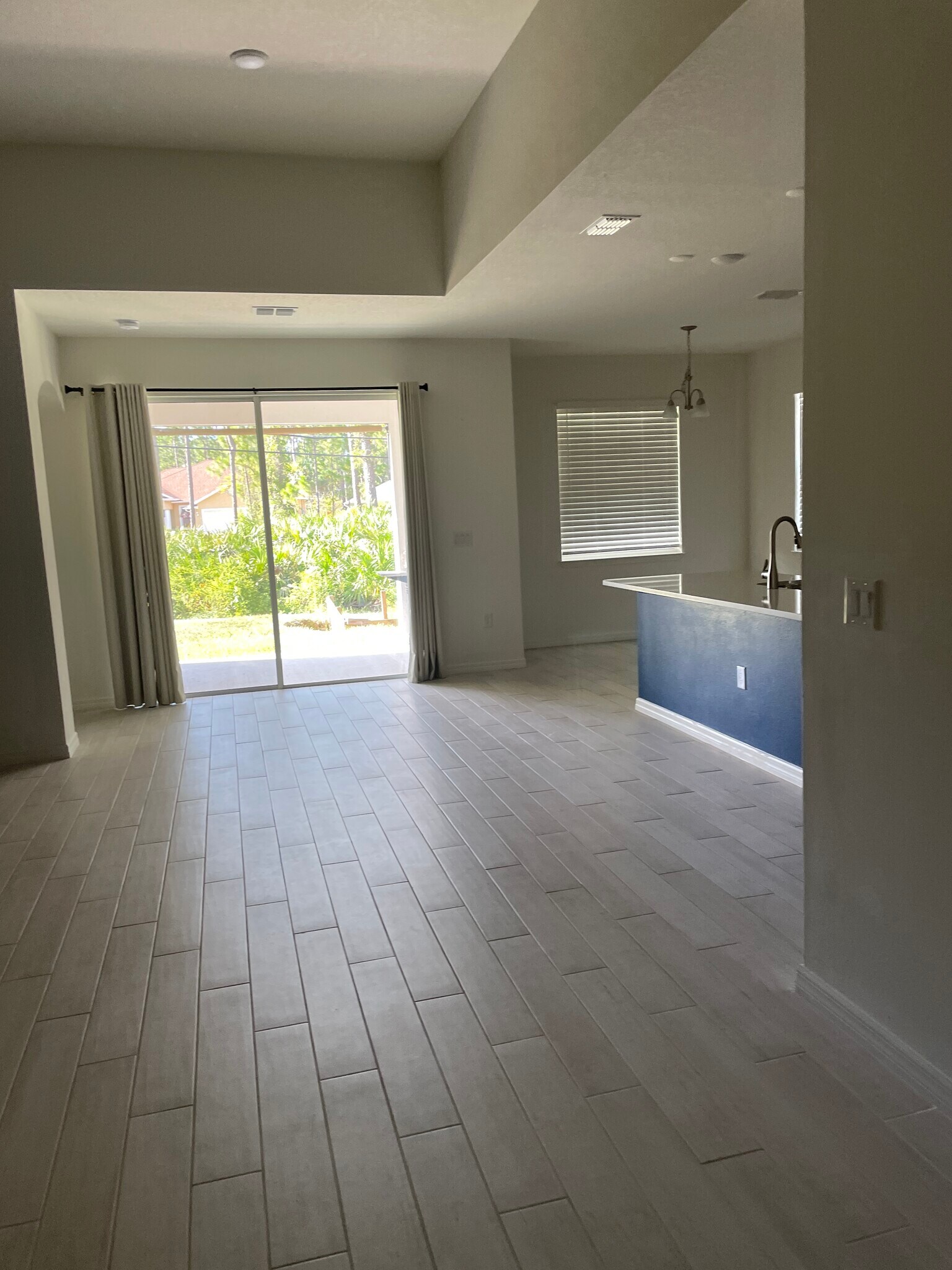 Living/Sliding Door - 229 Olin Rd SW