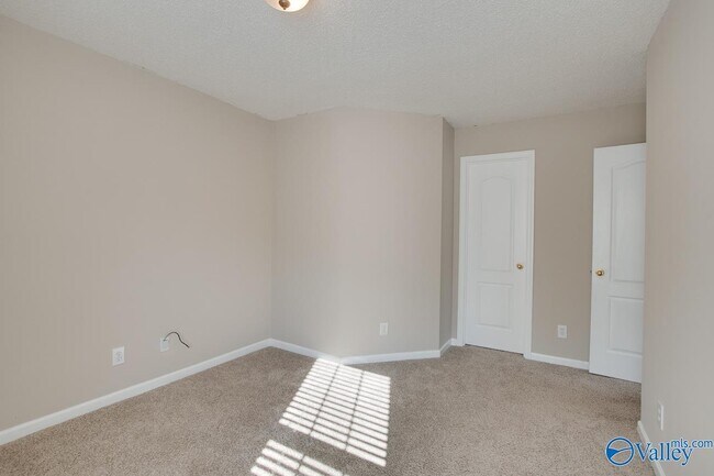 Building Photo - 530 Wade Rd