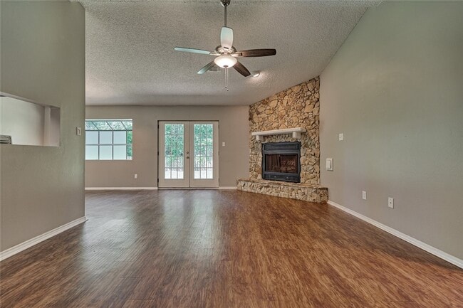 Building Photo - 3122 Village Park Dr