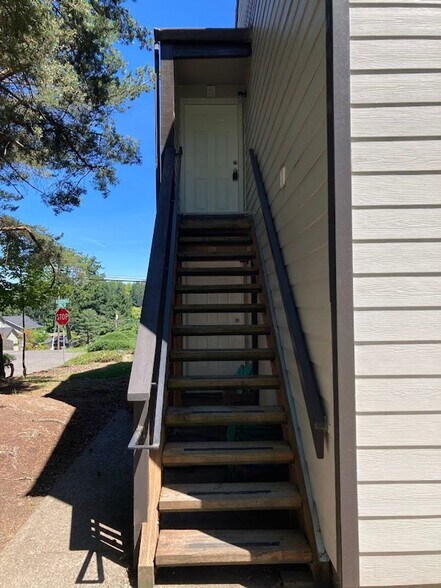 Building Photo - 11102-11130 SW 62nd Ave