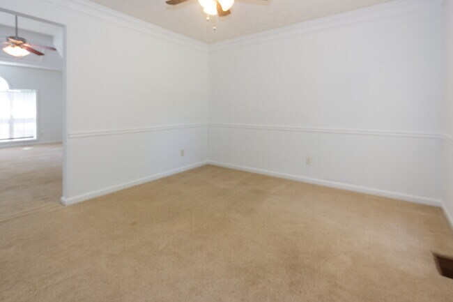 Building Photo - 5485 Forest Falls Dr