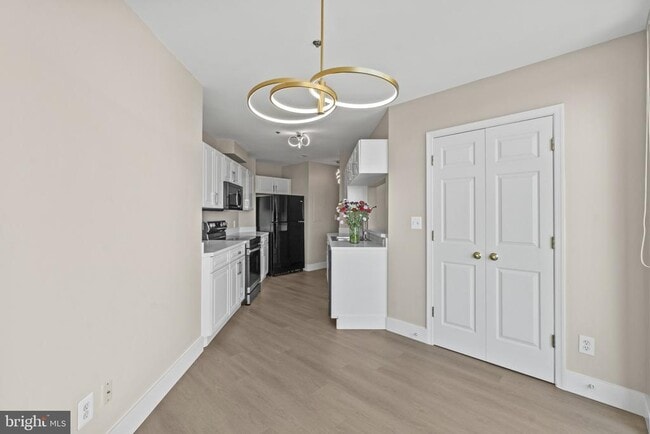 Building Photo - 100 Harborview Dr