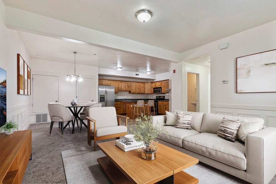 Building Photo - 389 S State St