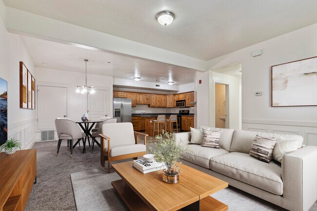 Building Photo - 389 S State St