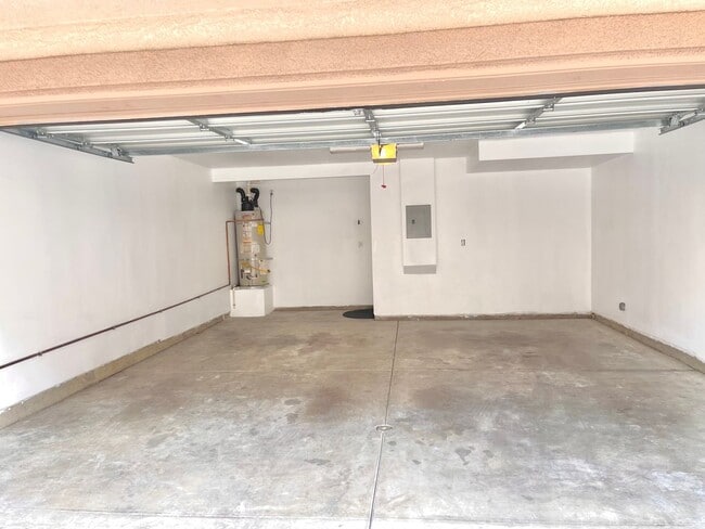 Building Photo - Three Story Four Bedroom 2.5 Bathroom Condo for lease $2,995