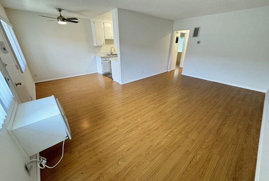 Building Photo - 447 W Elk Ave