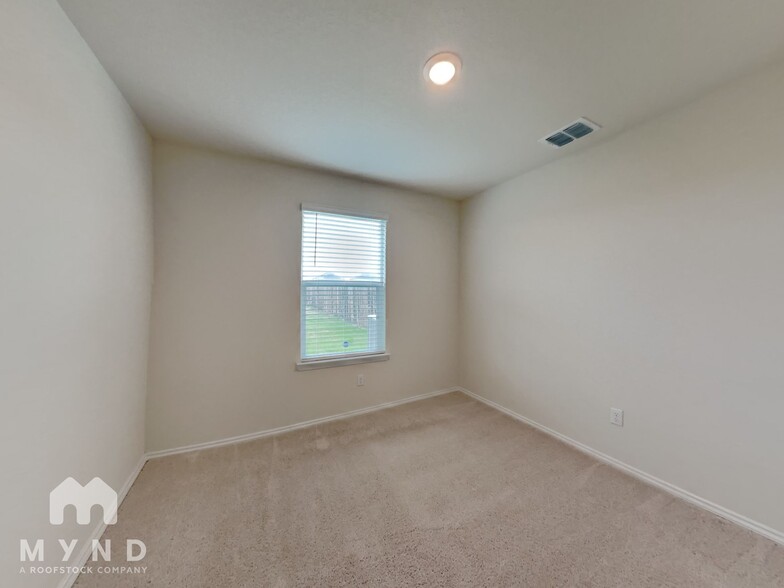 Building Photo - 707 Wild Olive Wy