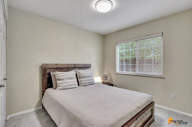 Building Photo - Stunning 3 Bedroom Home in East Anchorage with Garage