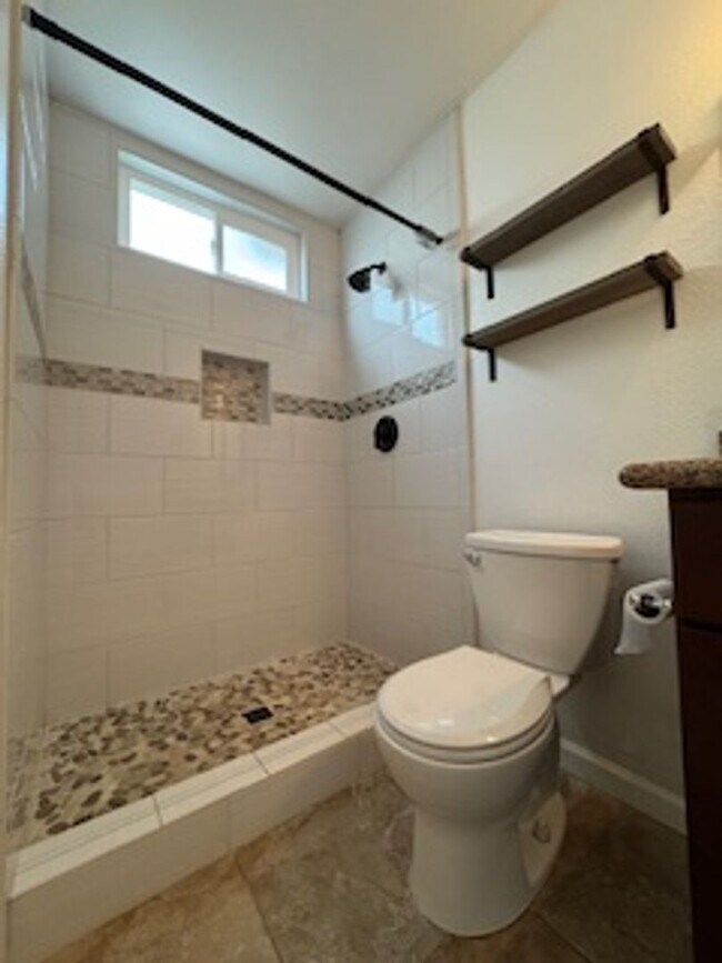 Building Photo - Charming 3 Bedroom 2 Bathroom Home Available for Rent!!