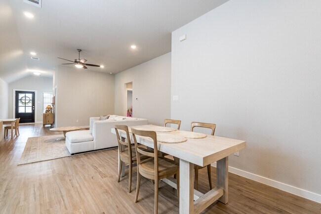 Building Photo - 17568 Rosewood Manor Ln