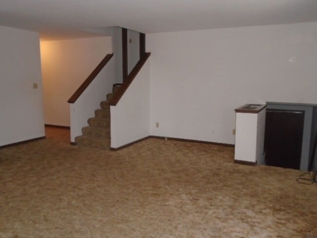 Building Photo - 706 Ridgewood Dr