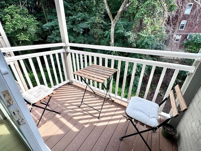 Building Photo - BROOKLINE 3 BED/2 BATH WITH CENTRAL AIR & IN-UNIT LAUNDRY!