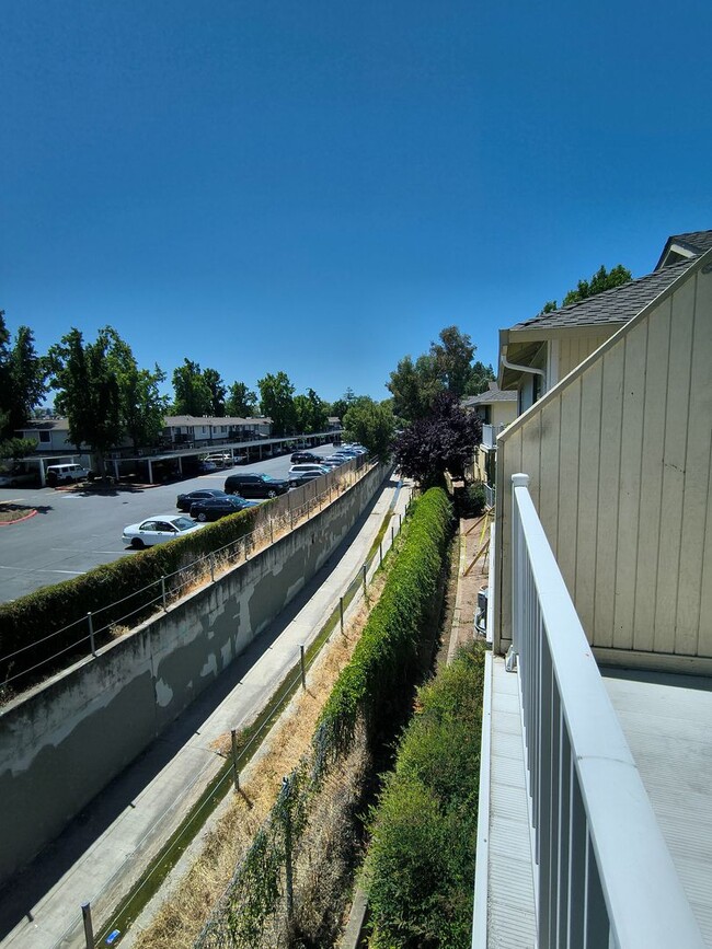 Building Photo - 1BED/1BATH Condo Located in a Quiet Area of Downtown Concord, Ca!!