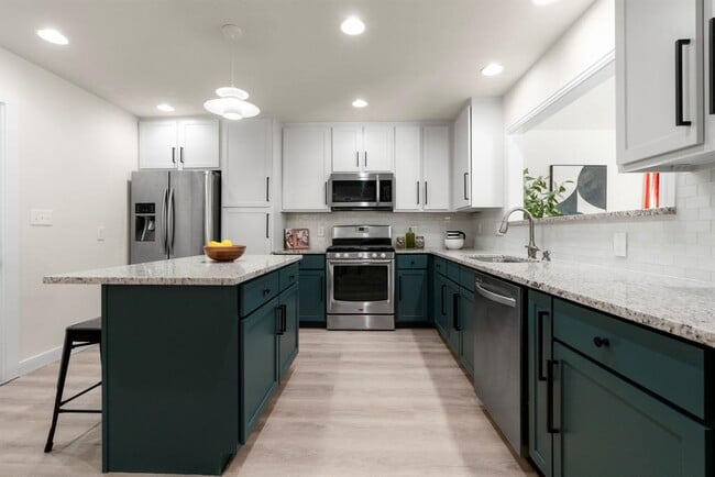 Building Photo - 5313 Wellington Dr