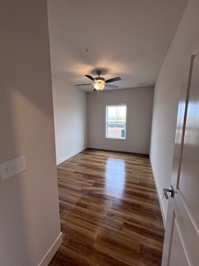 Building Photo - 2BD/2BA Apartment