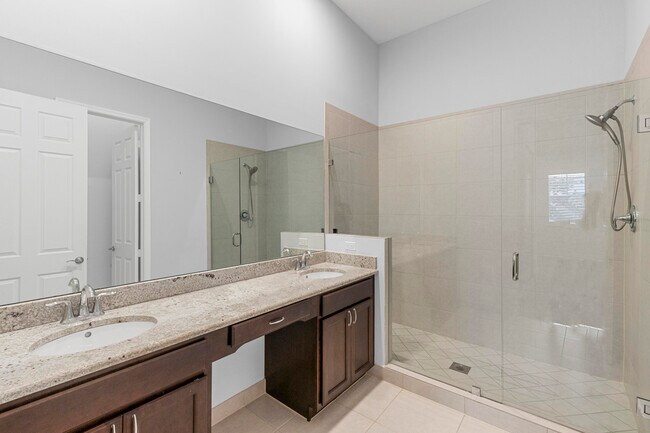 Building Photo - 3111 Waterside Cir